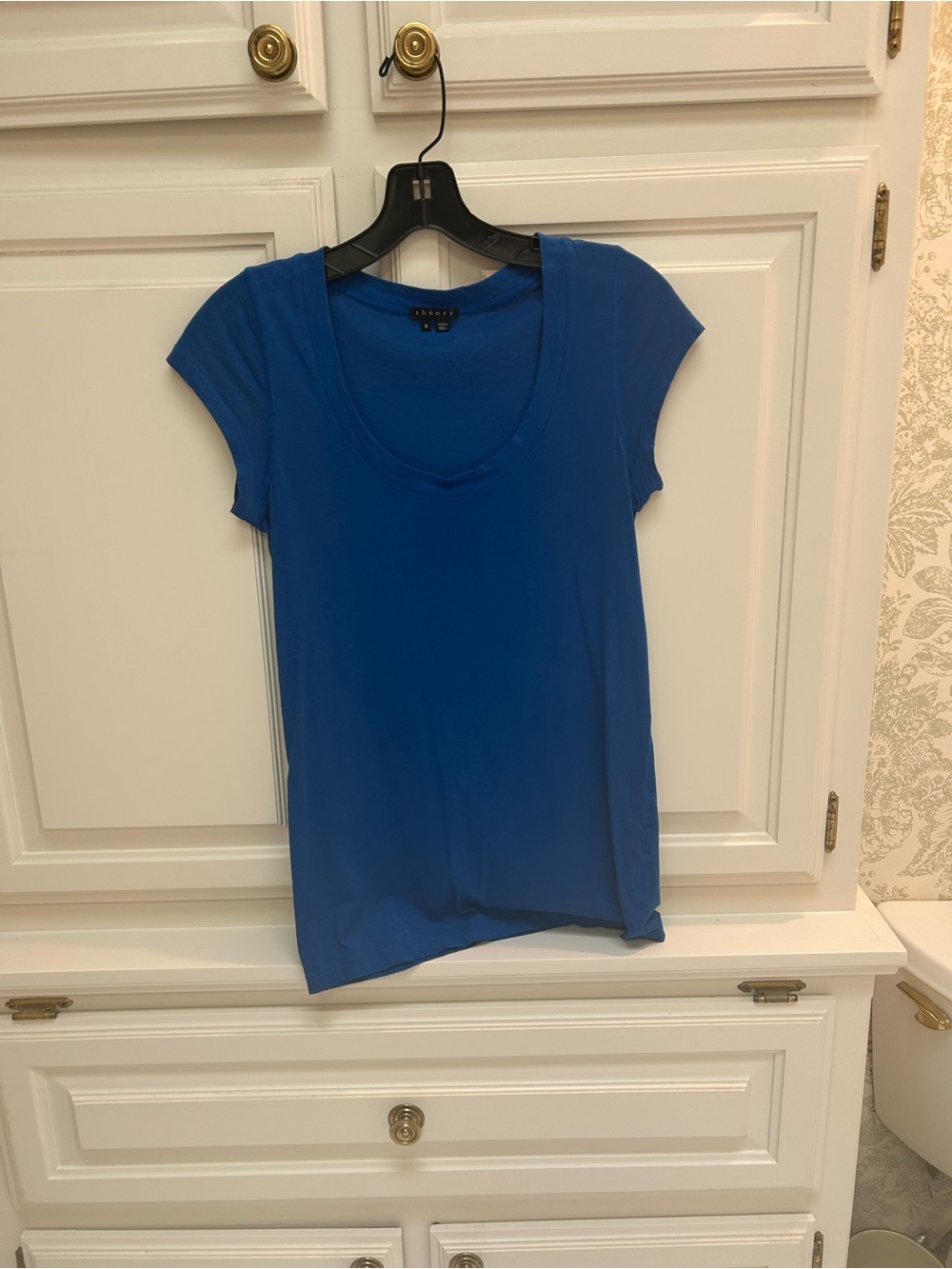 Theory Blue deep-Scoop Neck Tee with flattering cut Short Sleeves